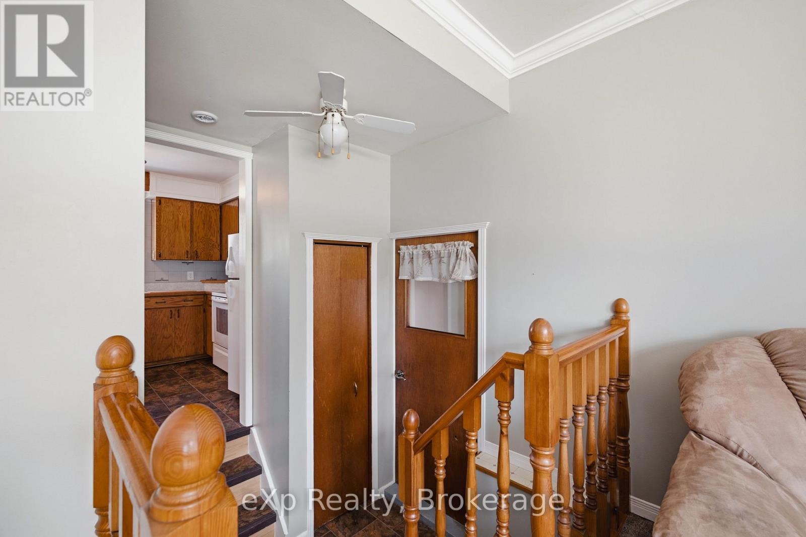 8 GREY STREET - Image 17