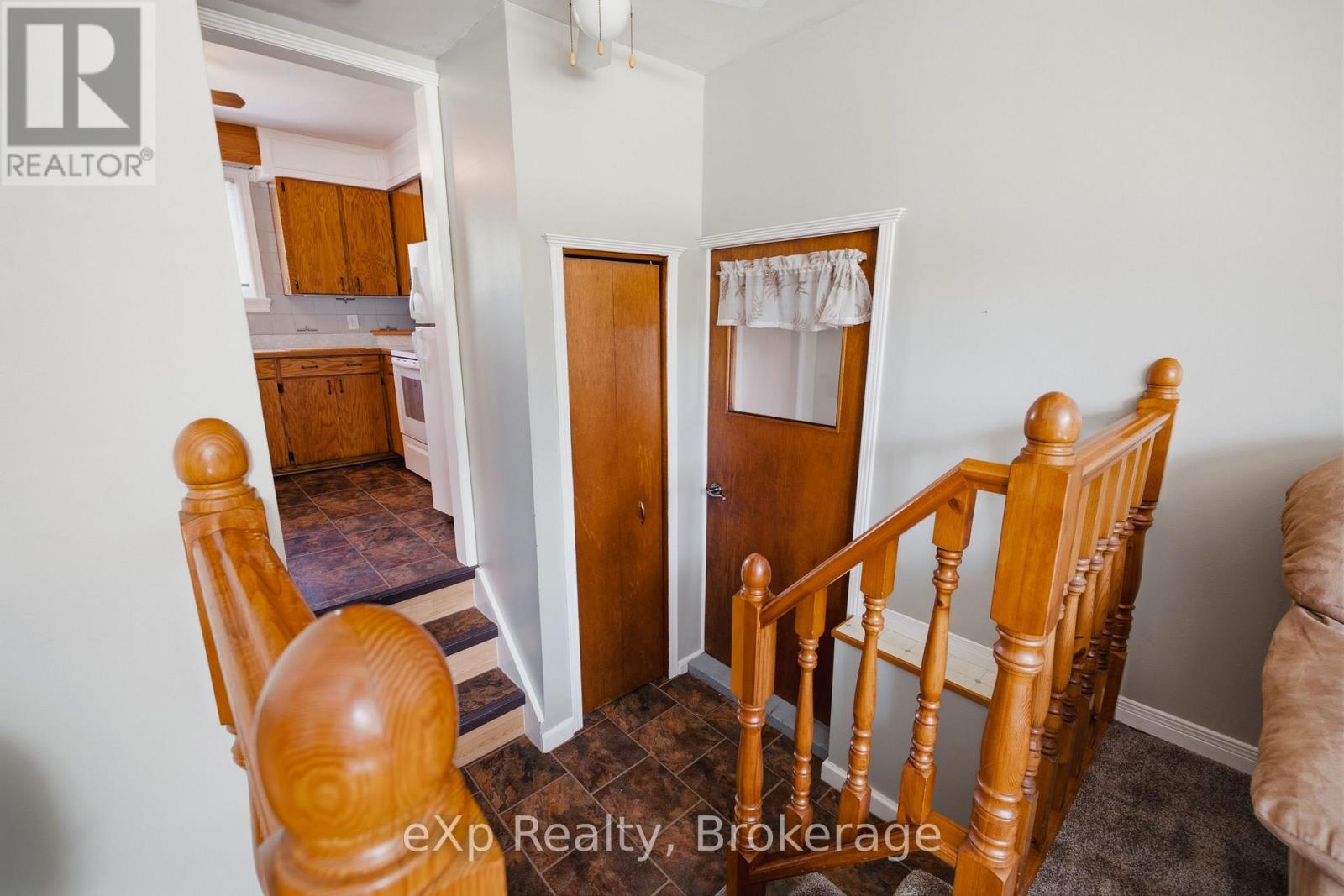 8 GREY STREET - 18