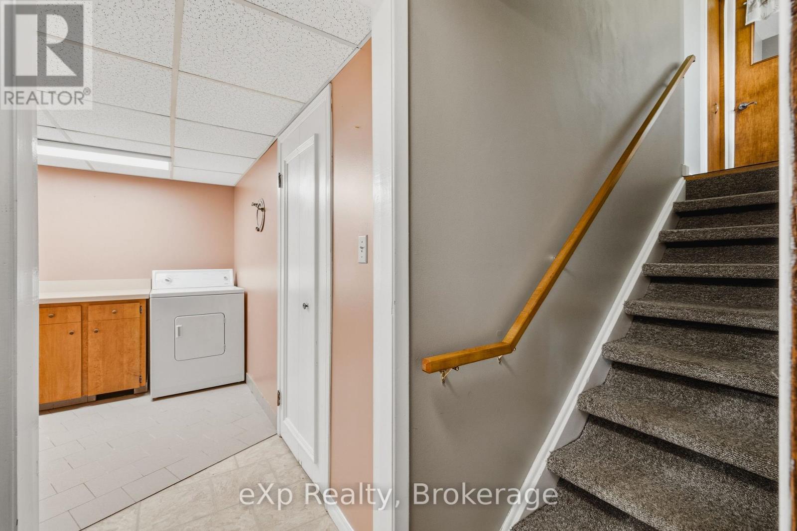 8 GREY STREET - Image 19
