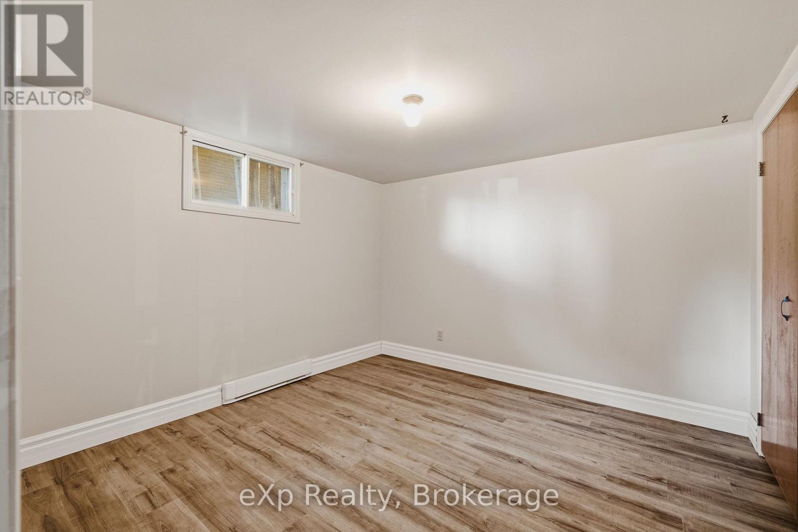 8 GREY STREET - Image 25