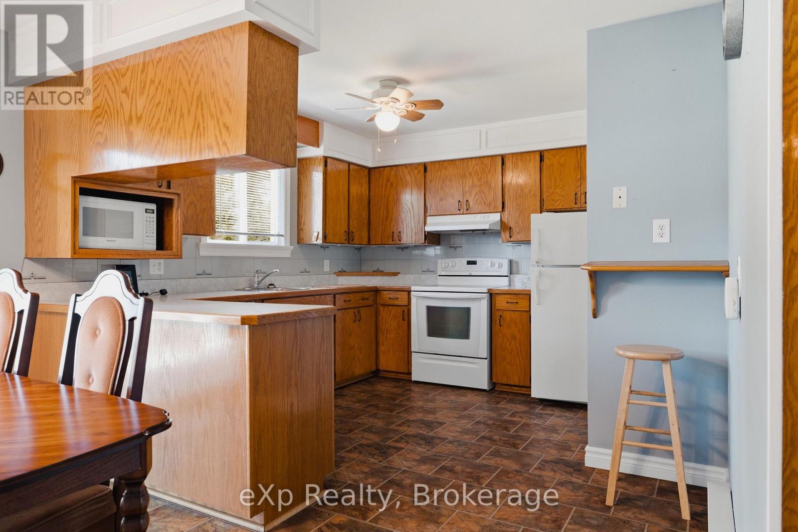 8 GREY STREET - Image 8