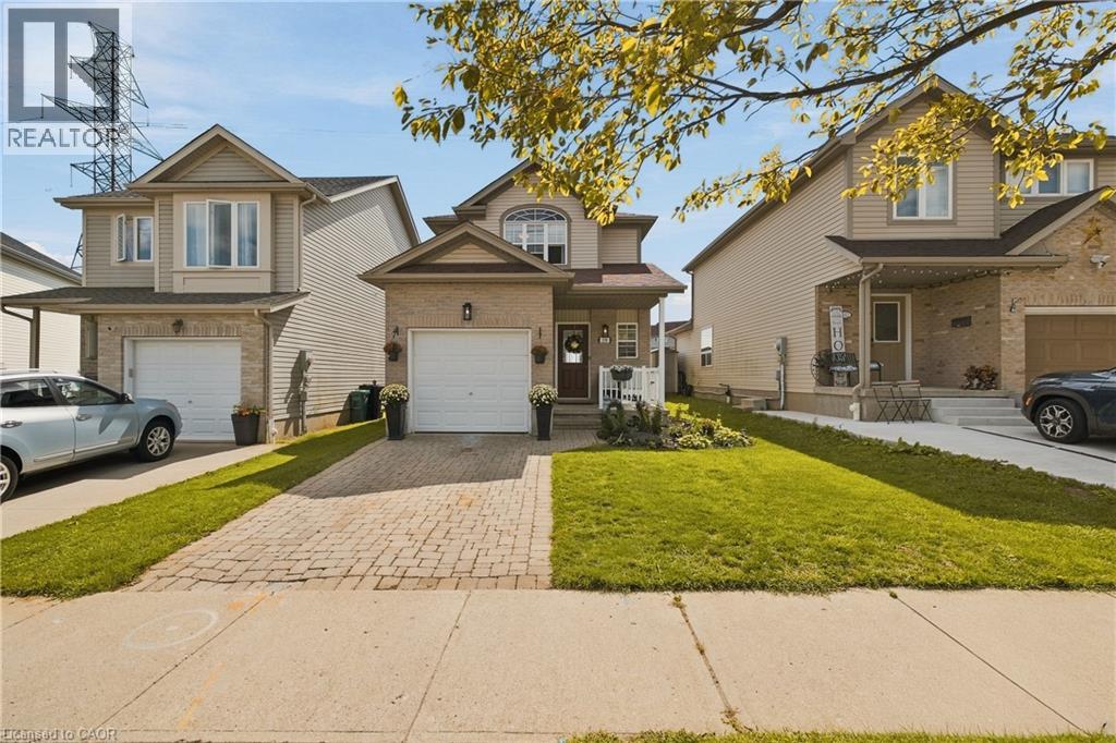 116 HENHOEFFER Crescent — photo 2