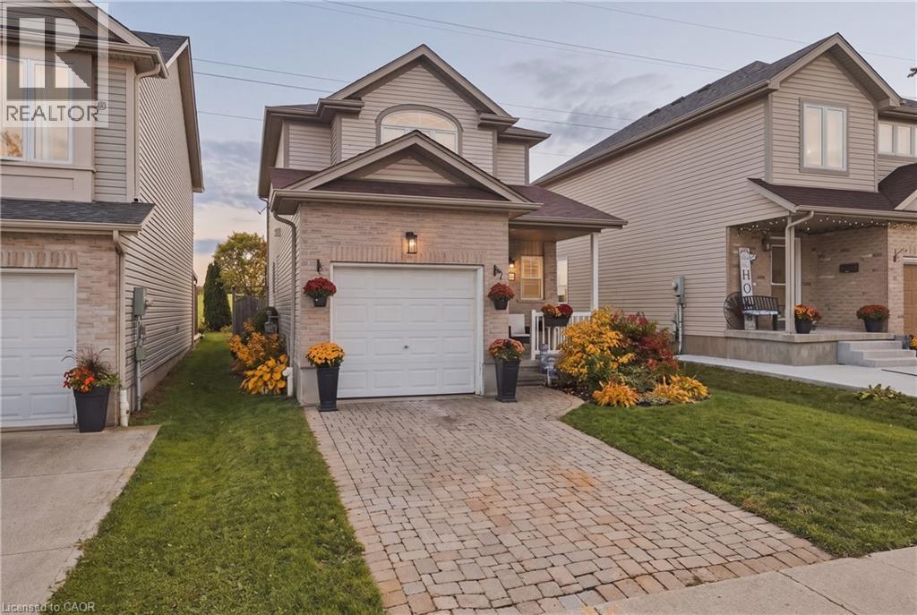 116 HENHOEFFER Crescent — photo 3