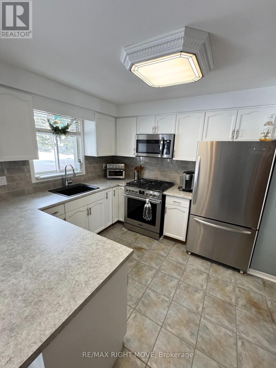 15 WATSON COURT - 3