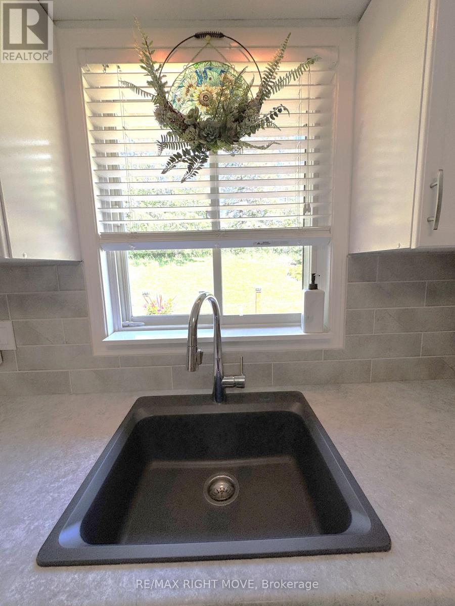 15 WATSON COURT - 4