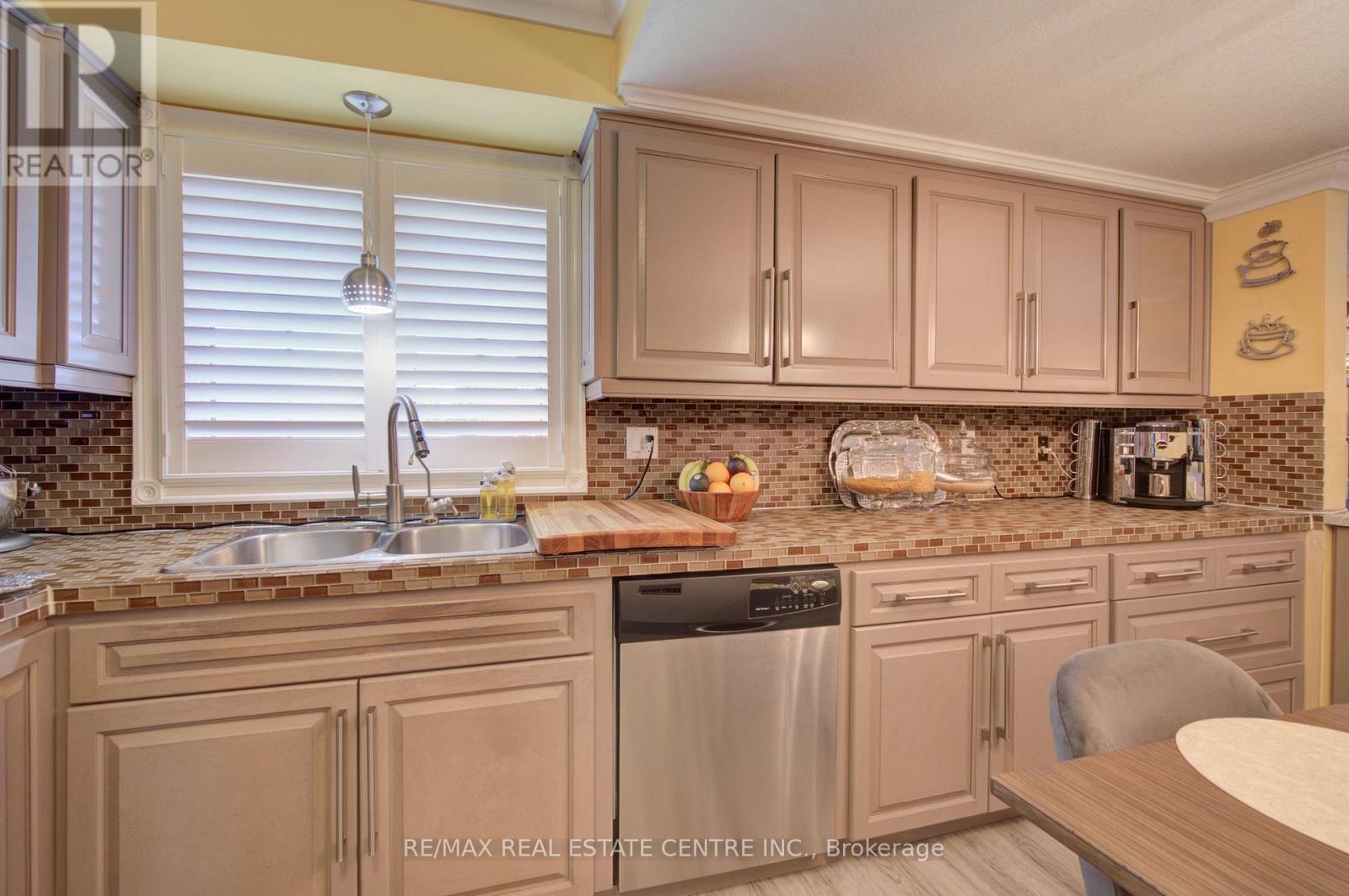 103 SOUTHWOOD DRIVE - 16