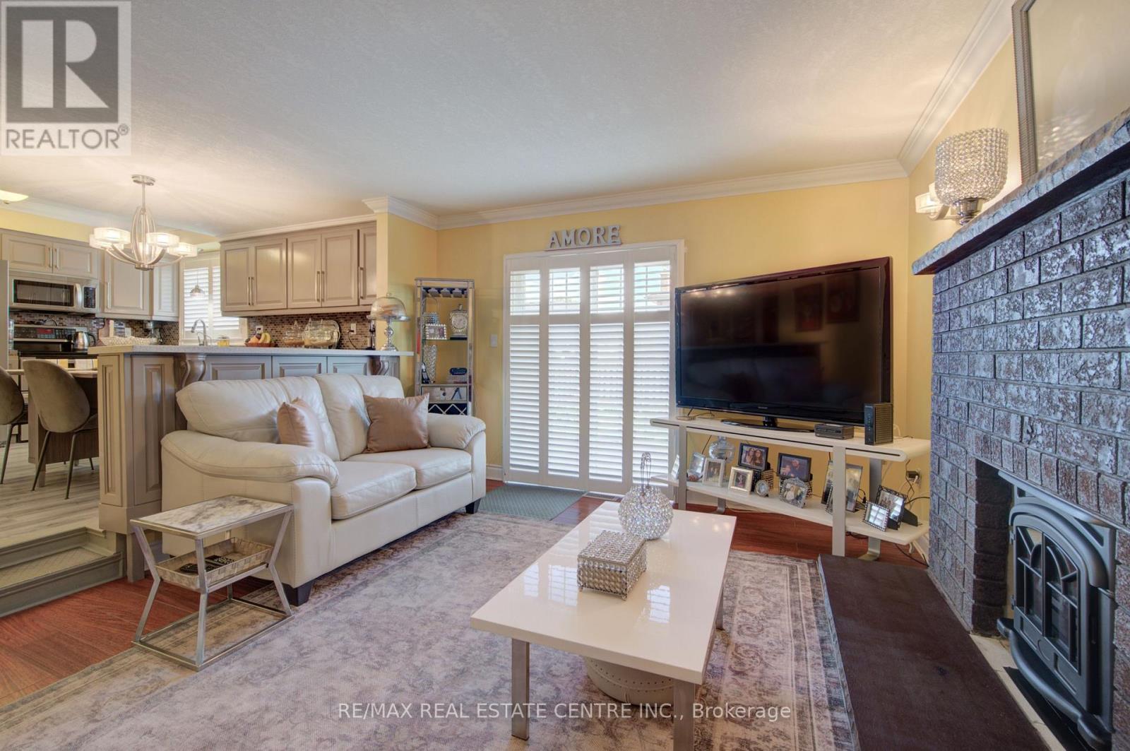 103 SOUTHWOOD DRIVE - 21