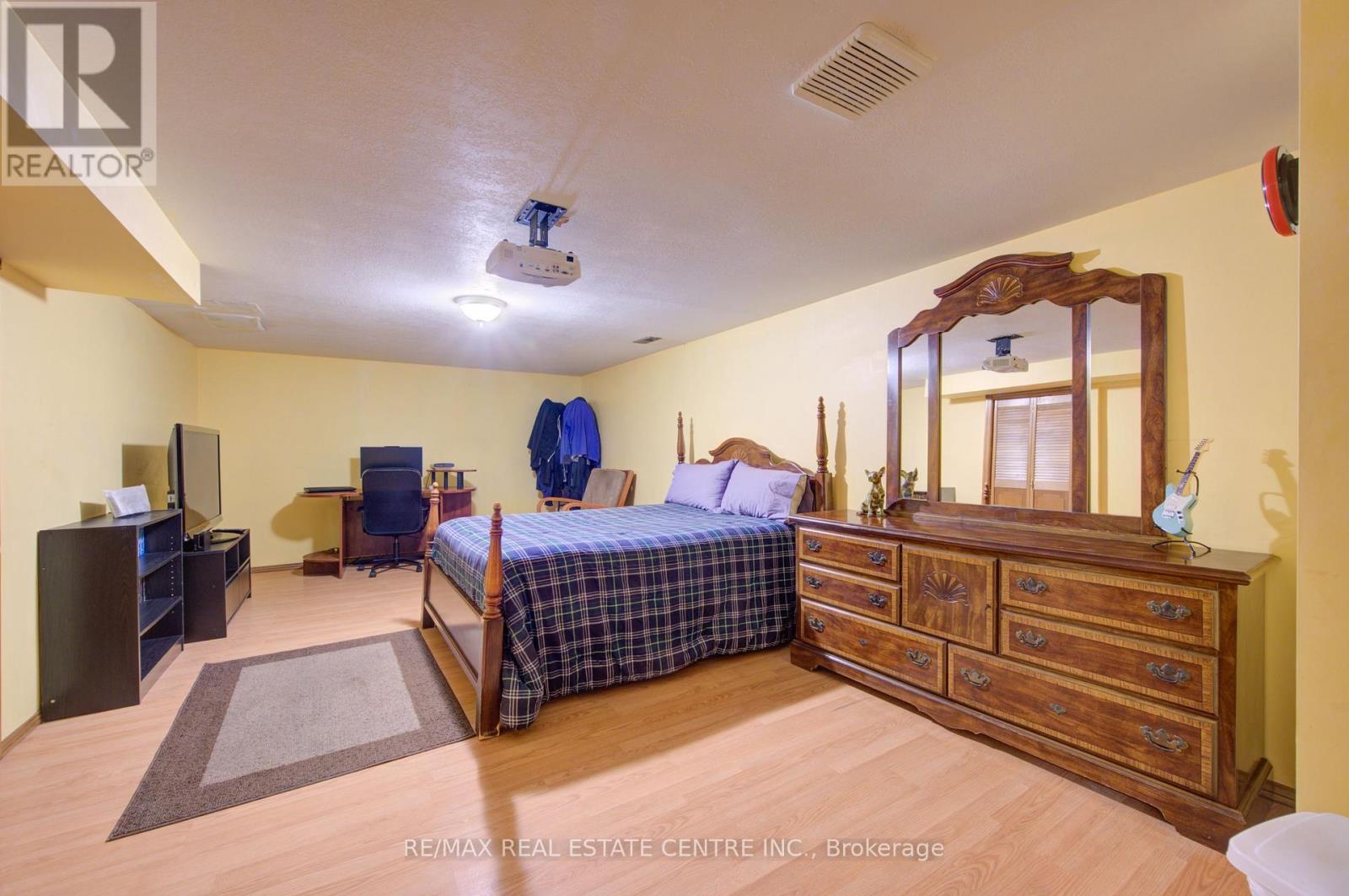 103 SOUTHWOOD DRIVE - 42