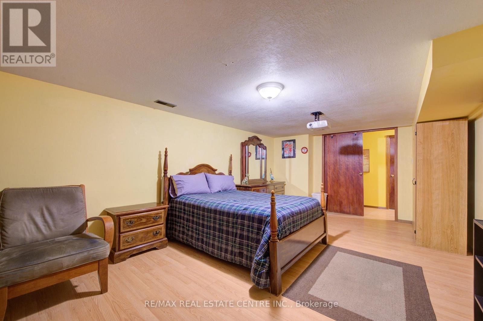 103 SOUTHWOOD DRIVE - 43