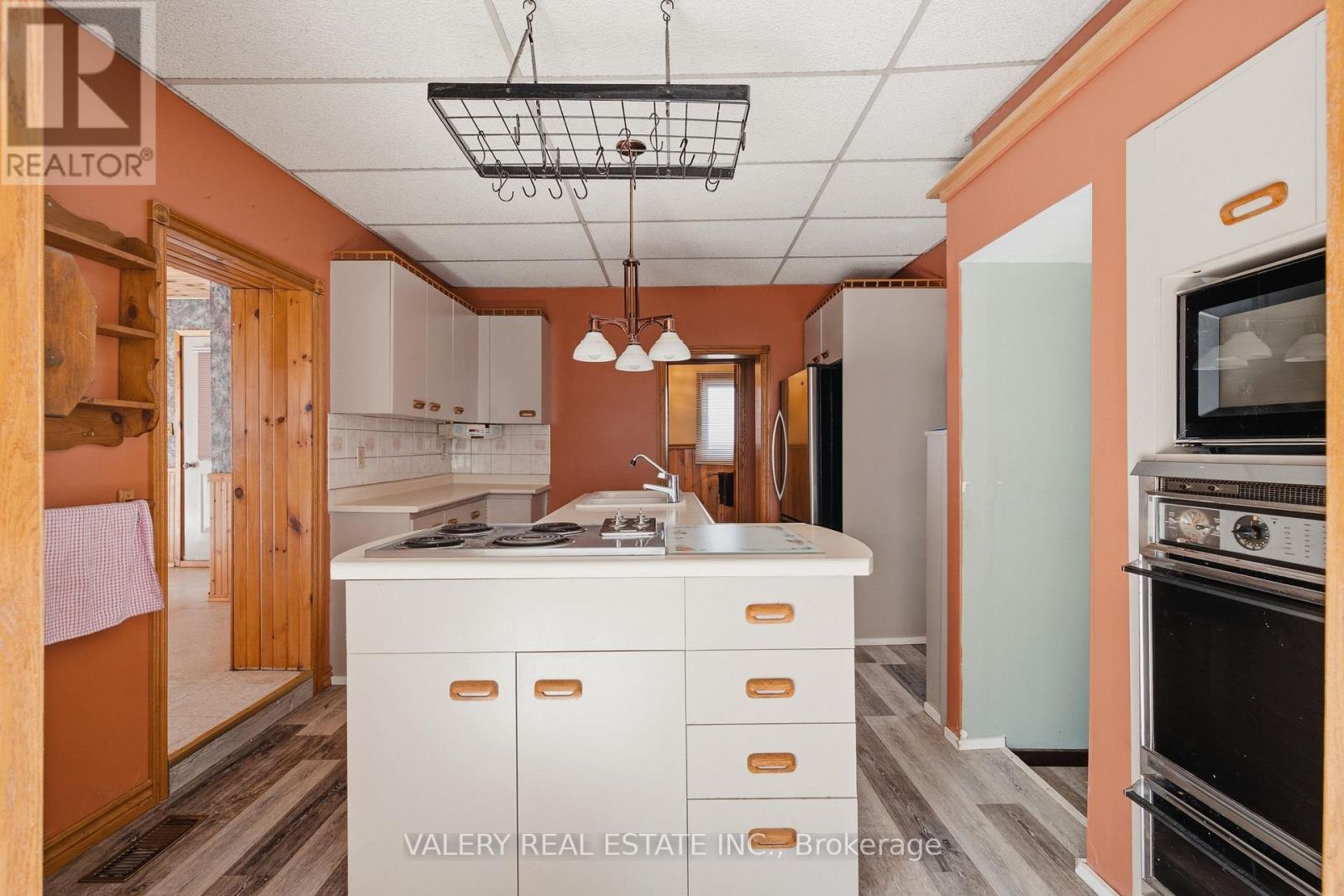 34 CHALMERS STREET N - 10