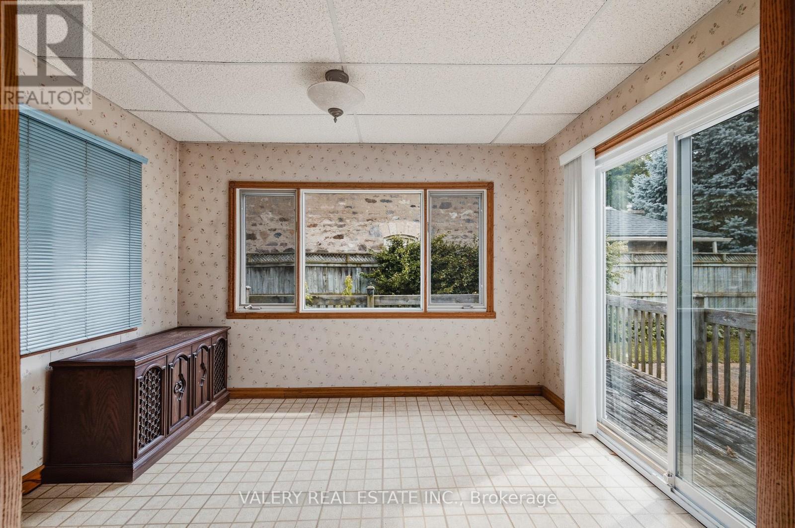 34 CHALMERS STREET N - 12