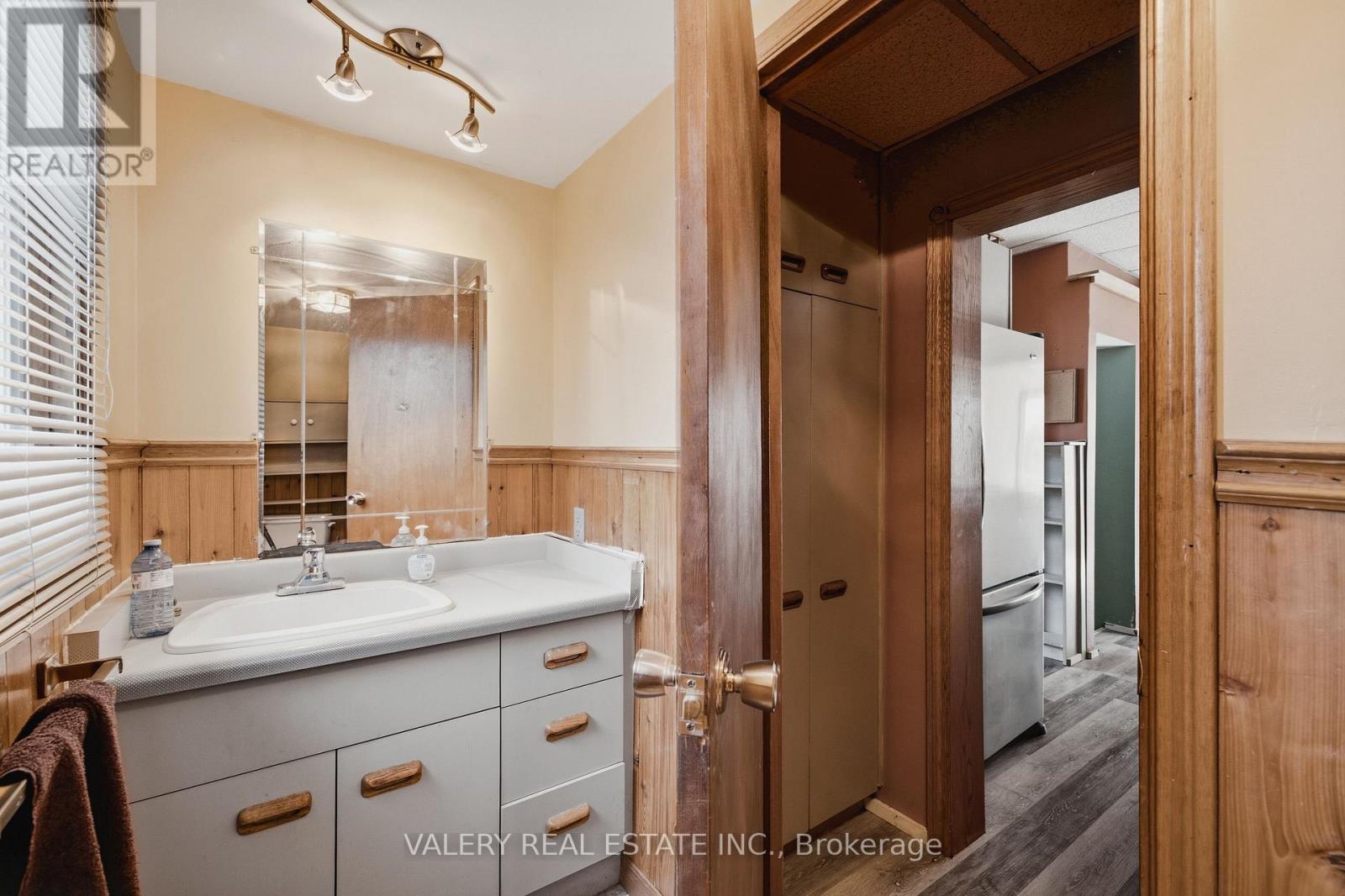 34 CHALMERS STREET N - 16