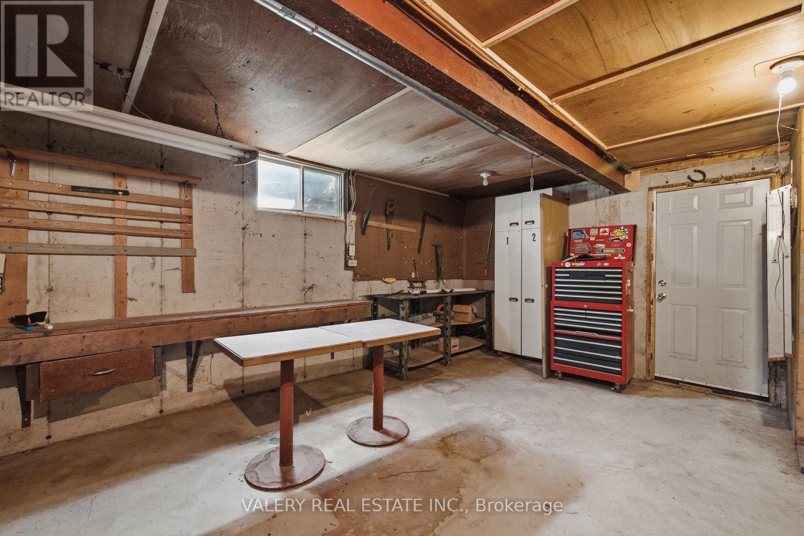 34 CHALMERS STREET N - 24