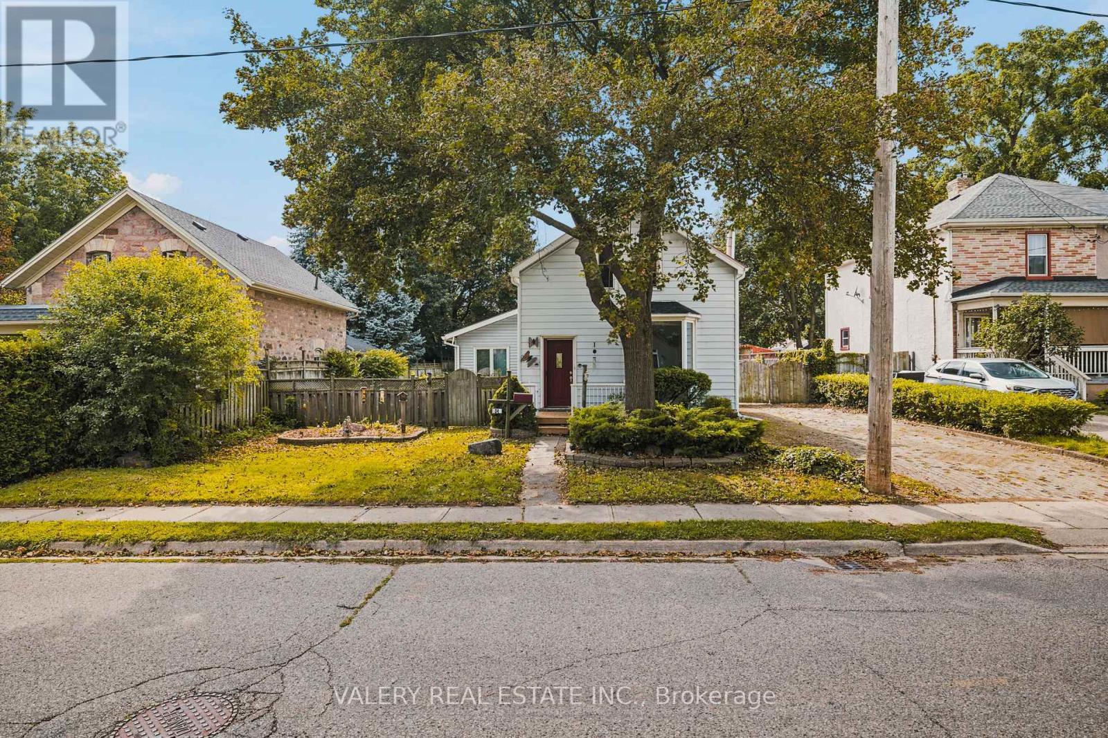34 CHALMERS STREET N - 26