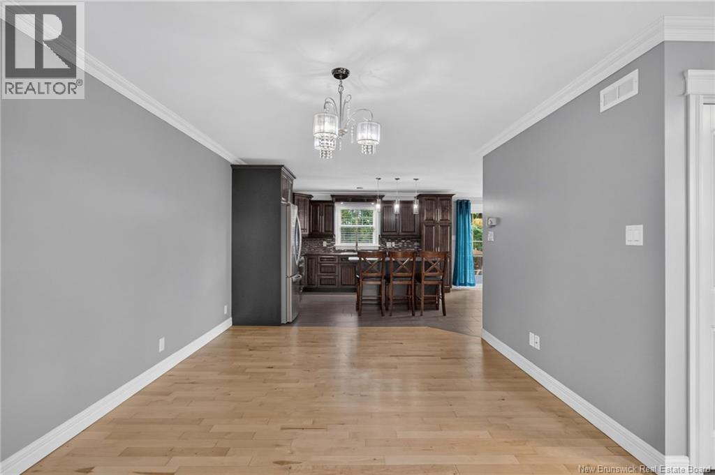 302 Lady Russell - 11