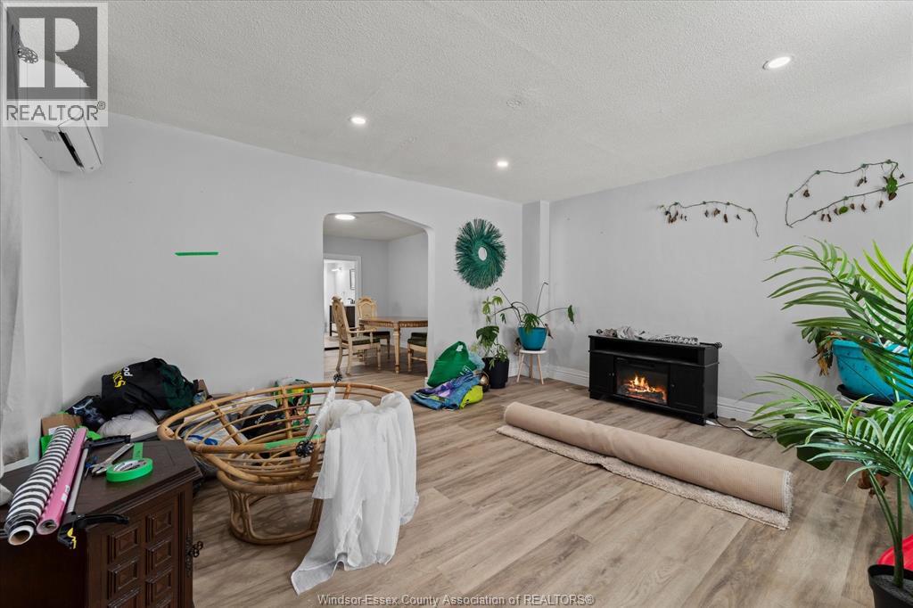 1210-1212 Monmouth - Image 19