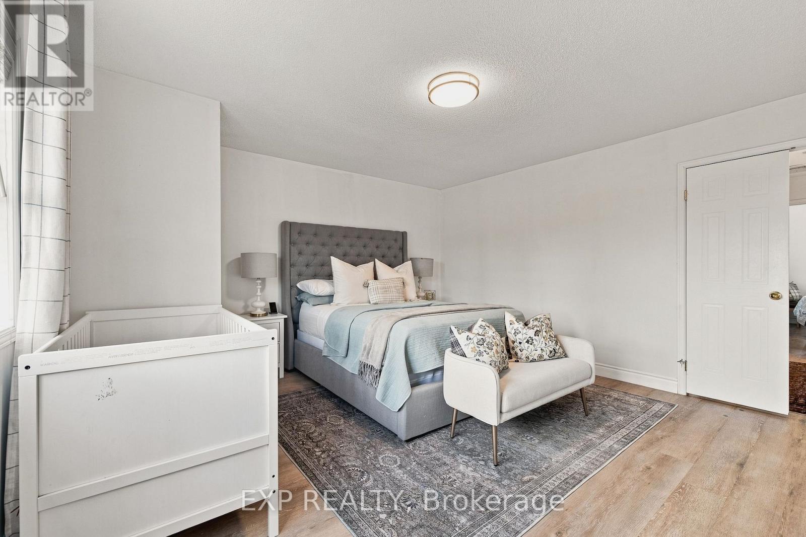 116 HENHOEFFER CRESCENT - 19