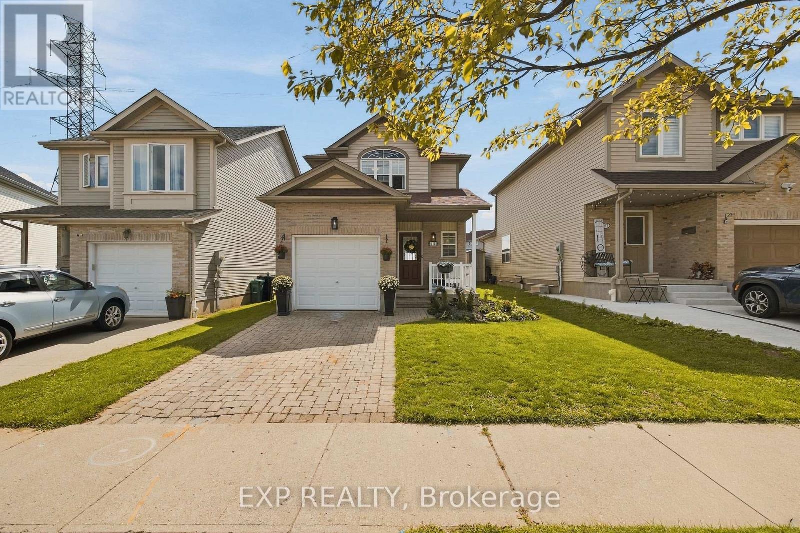116 HENHOEFFER CRESCENT — photo 2
