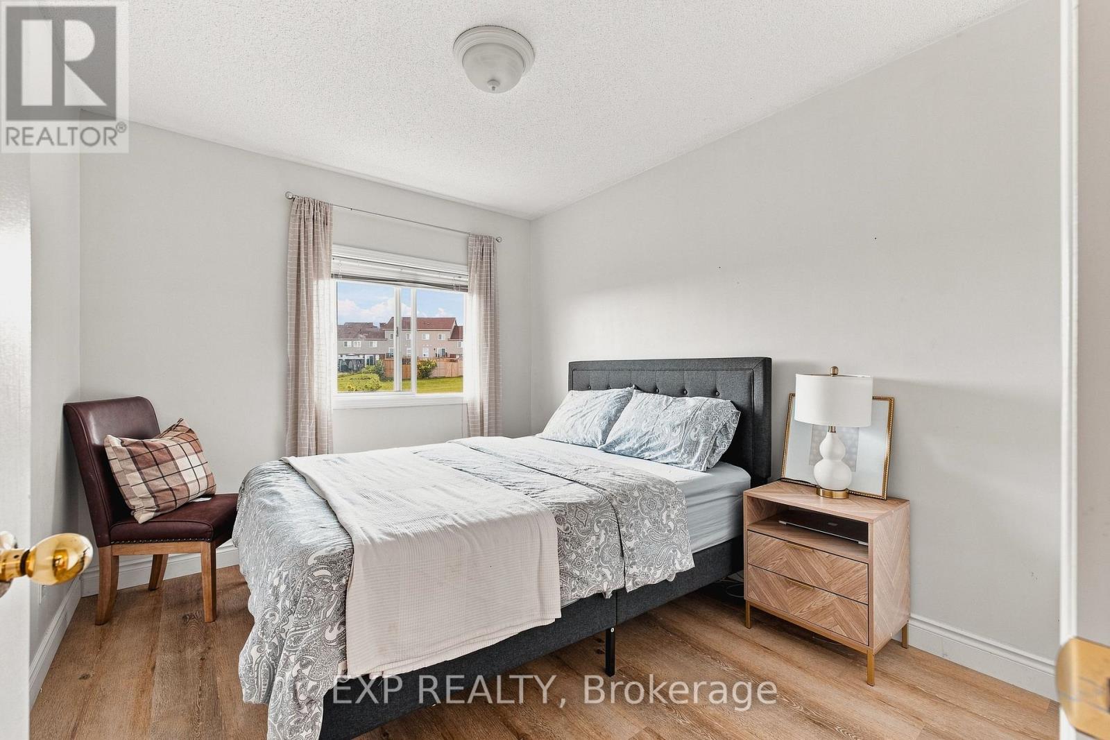 116 HENHOEFFER CRESCENT - 21