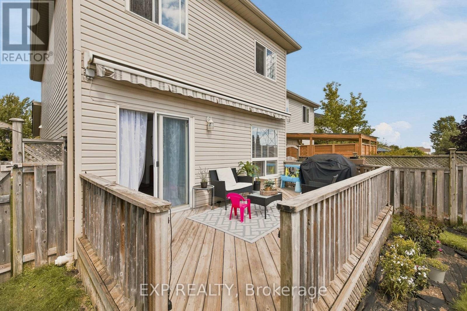 116 HENHOEFFER CRESCENT - 24