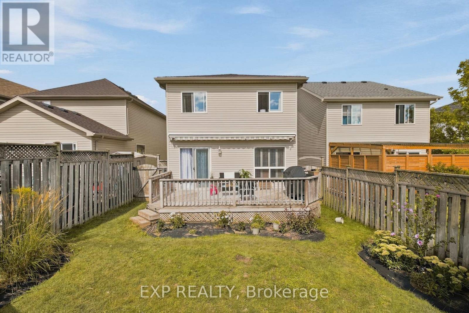 116 HENHOEFFER CRESCENT - 27