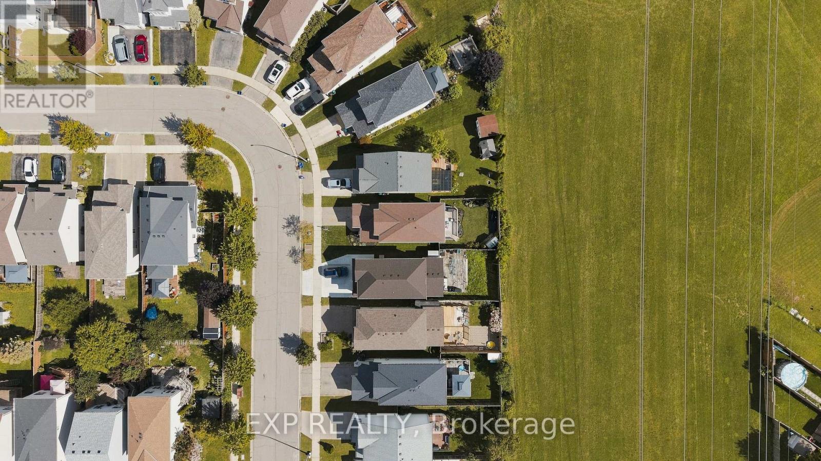 116 HENHOEFFER CRESCENT - 32