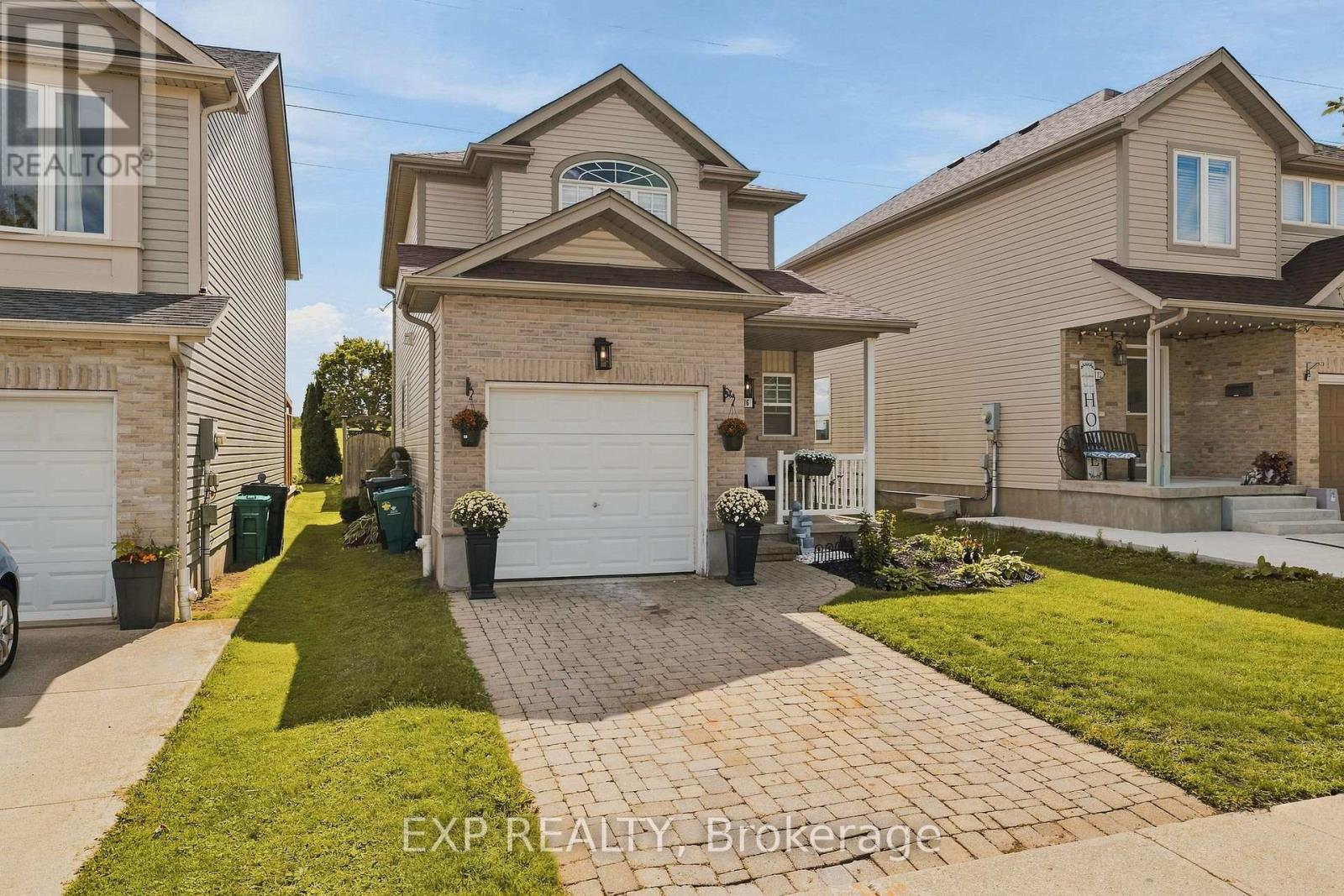 116 HENHOEFFER CRESCENT - 4