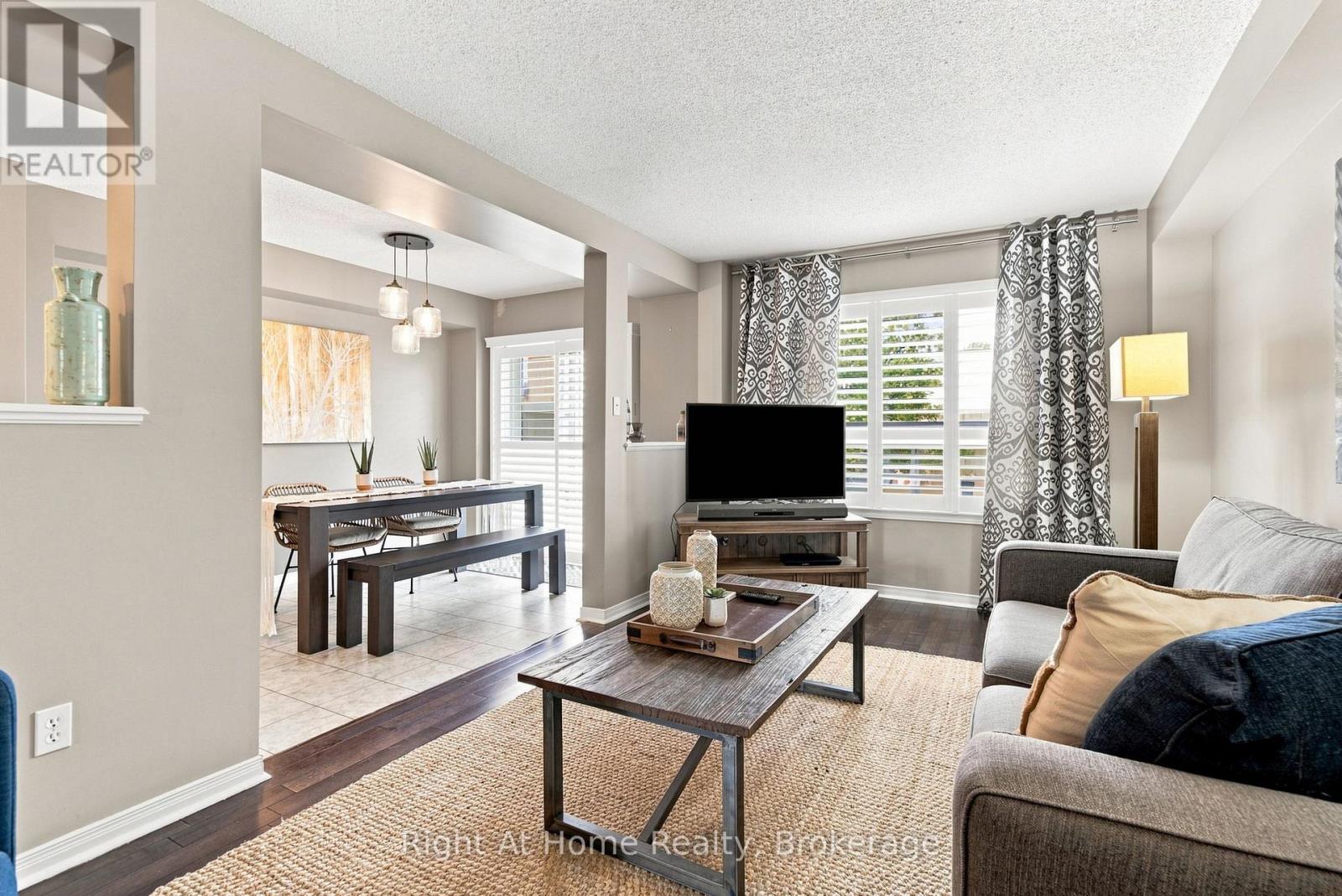 #46 460 WOODMOUNT DRIVE - Image 11