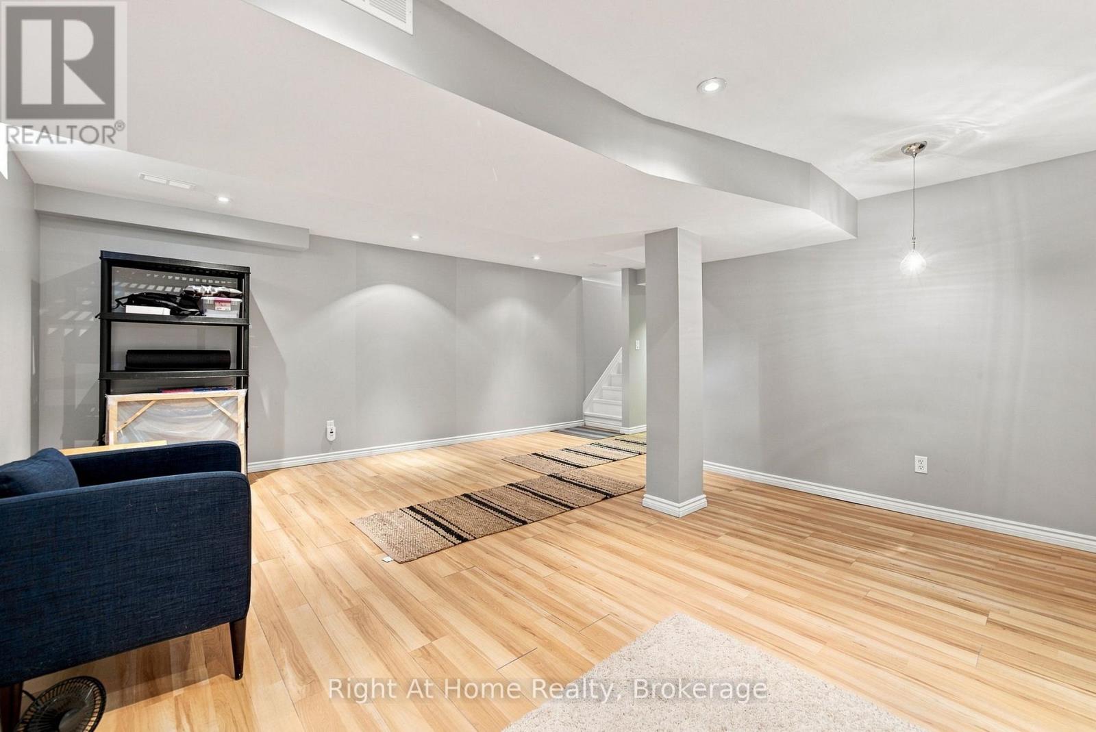#46 460 WOODMOUNT DRIVE - Image 32