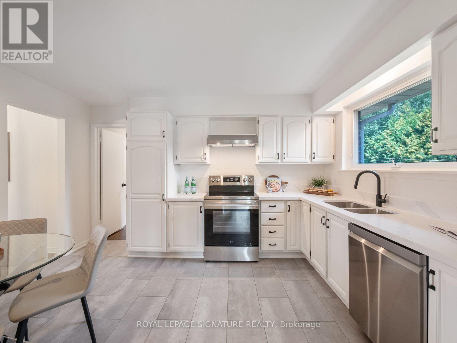 22 CARWIN CRESCENT - 13
