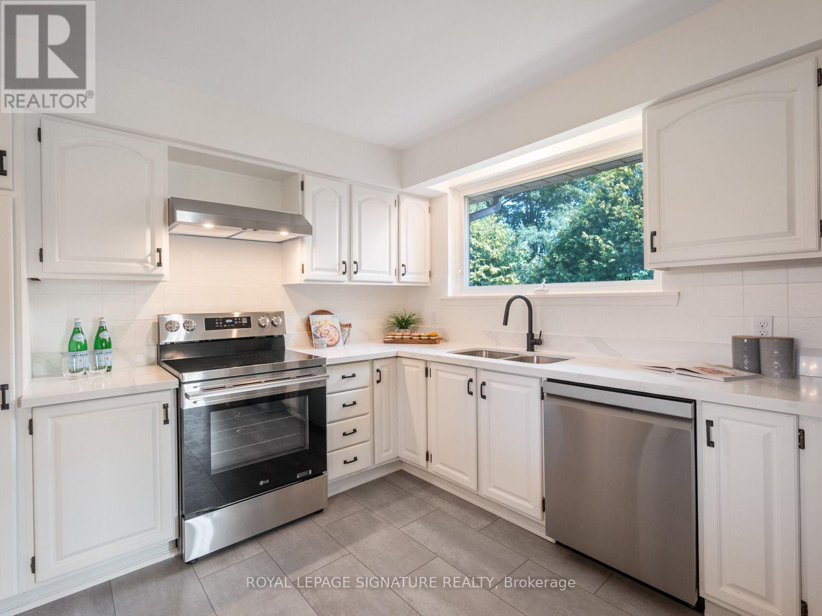22 CARWIN CRESCENT - 15