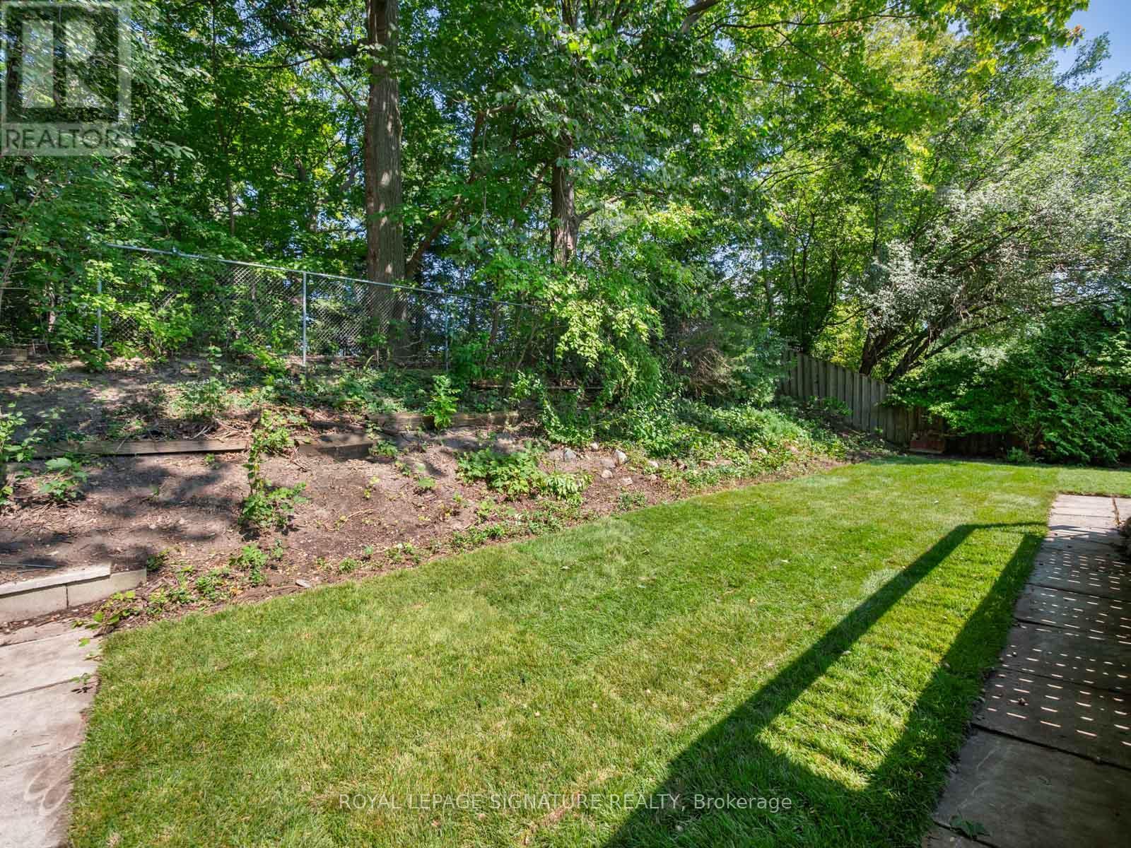 22 CARWIN CRESCENT - 44