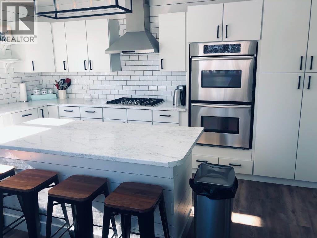 9827 105 Avenue - 9