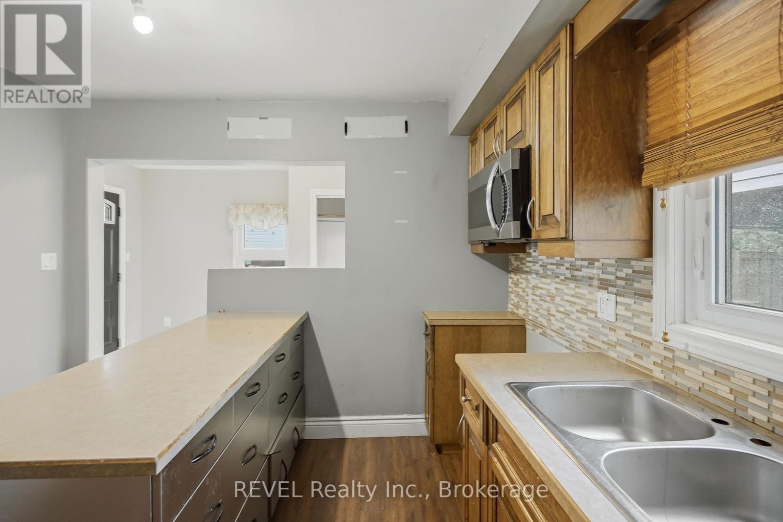 2324 CENTRE STREET - 19