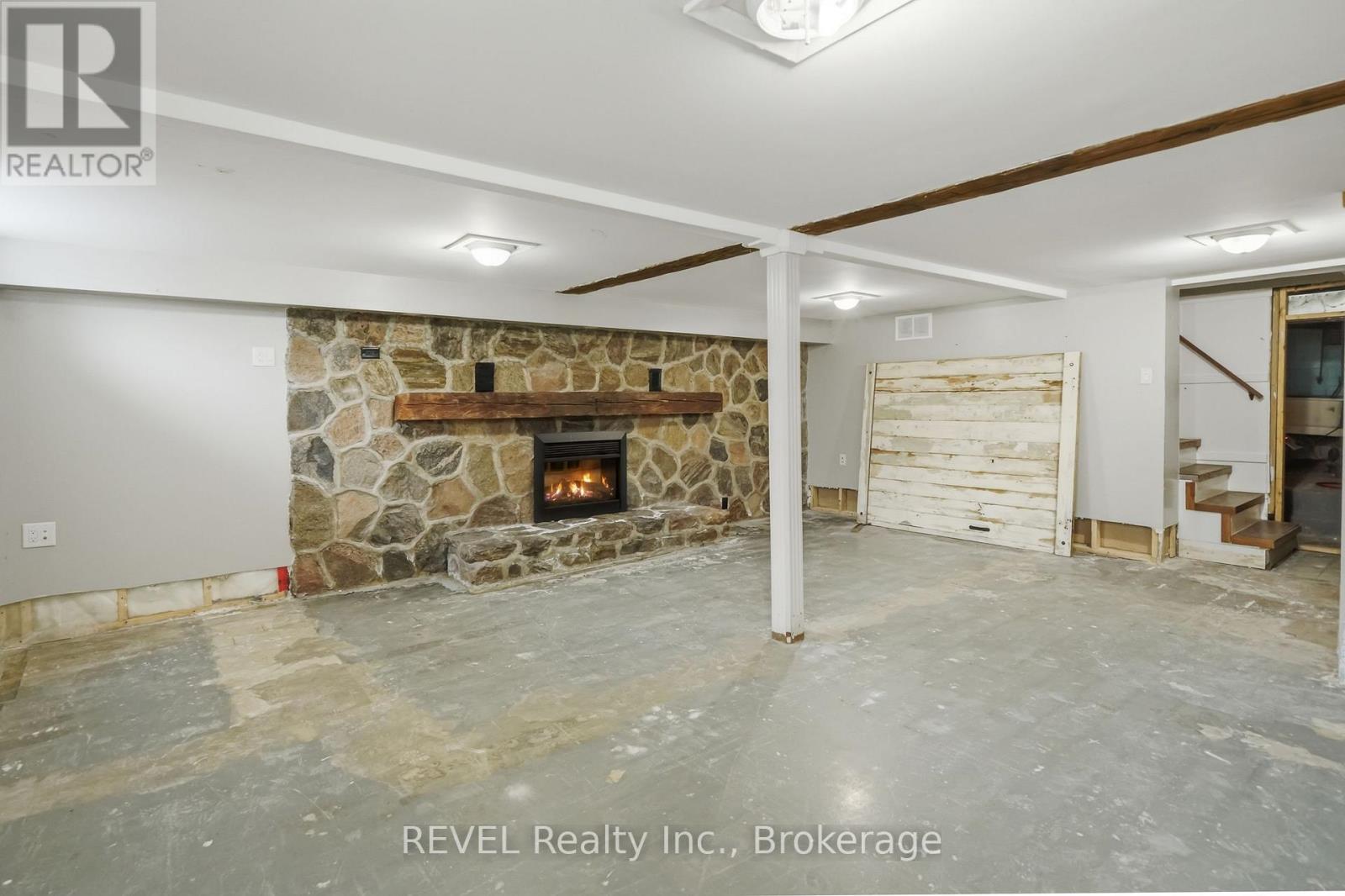 2324 CENTRE STREET - 33