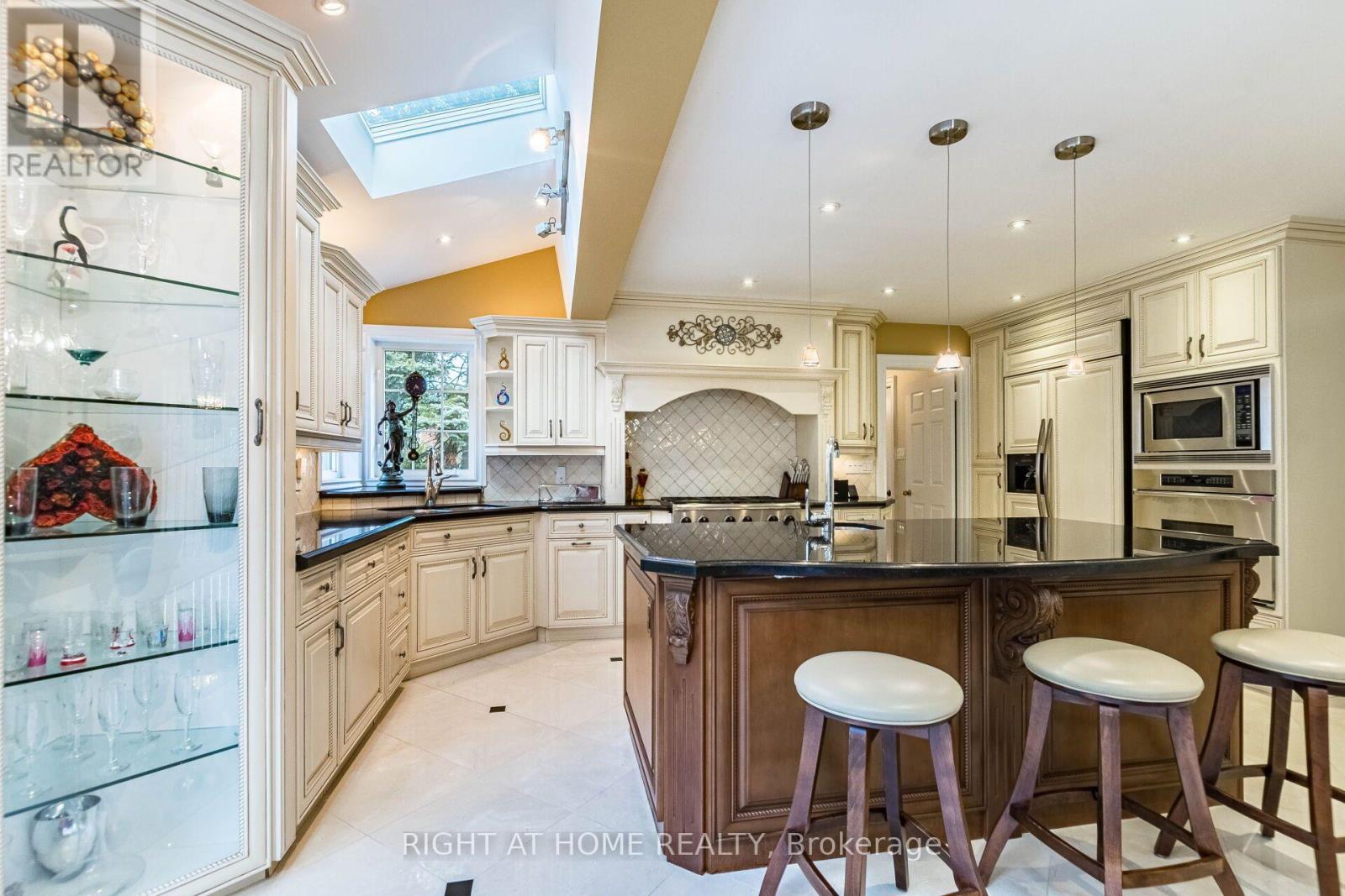 2029 SAINT ANDREW'S PLACE - 11