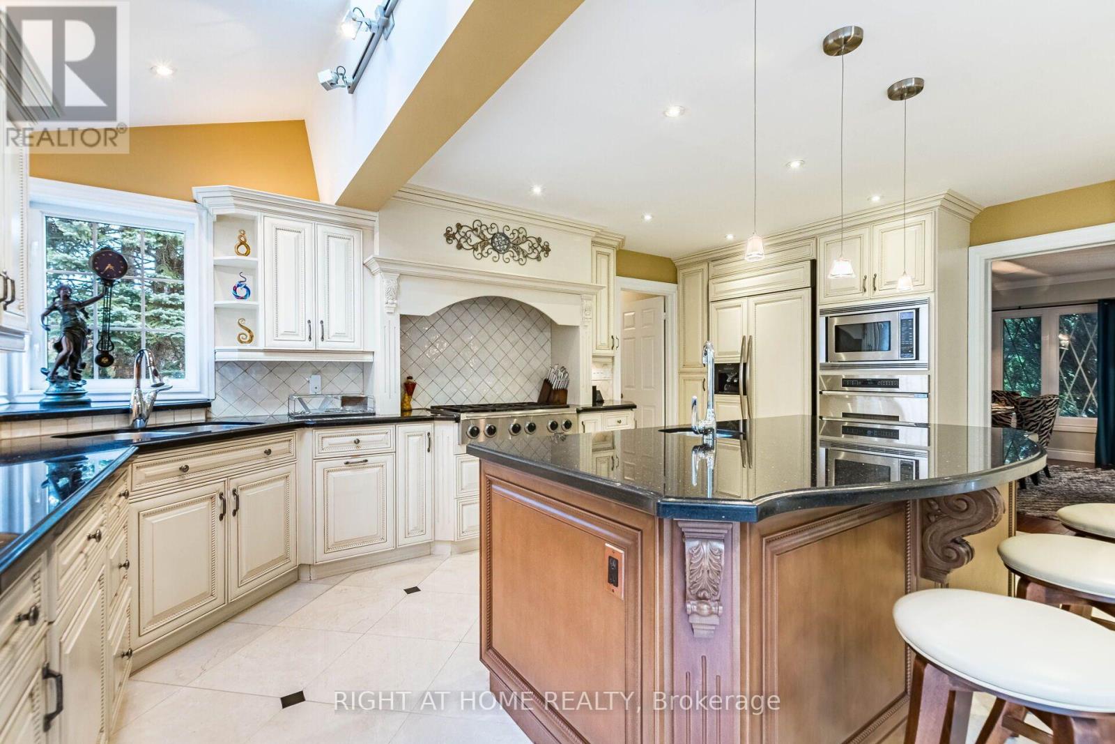 2029 SAINT ANDREW'S PLACE - 12
