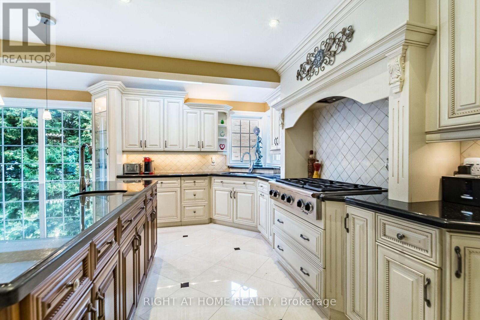 2029 SAINT ANDREW'S PLACE - 14