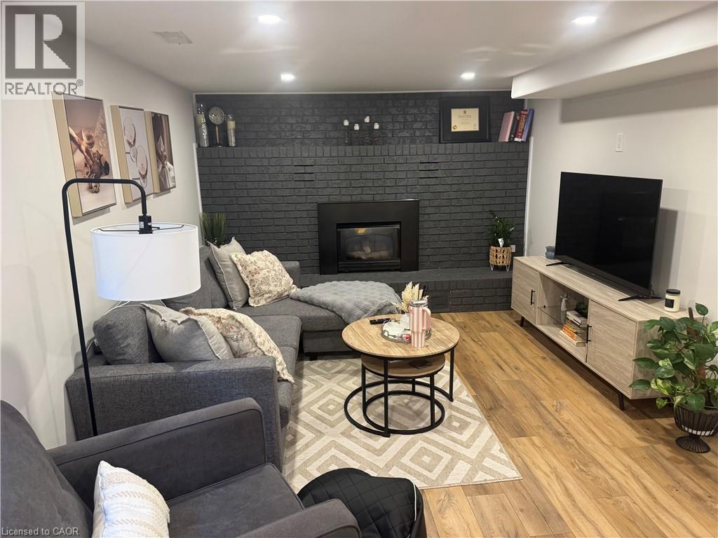 52 MASSEY Avenue Unit# Lower — photo 3