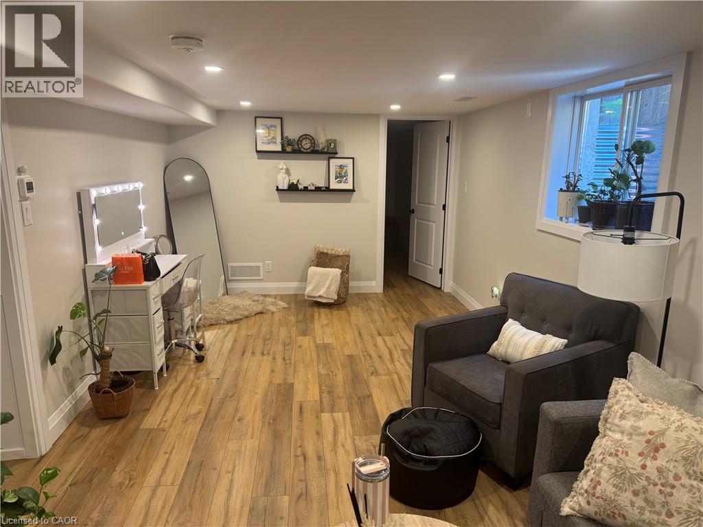 52 MASSEY Avenue Unit# Lower — photo 2