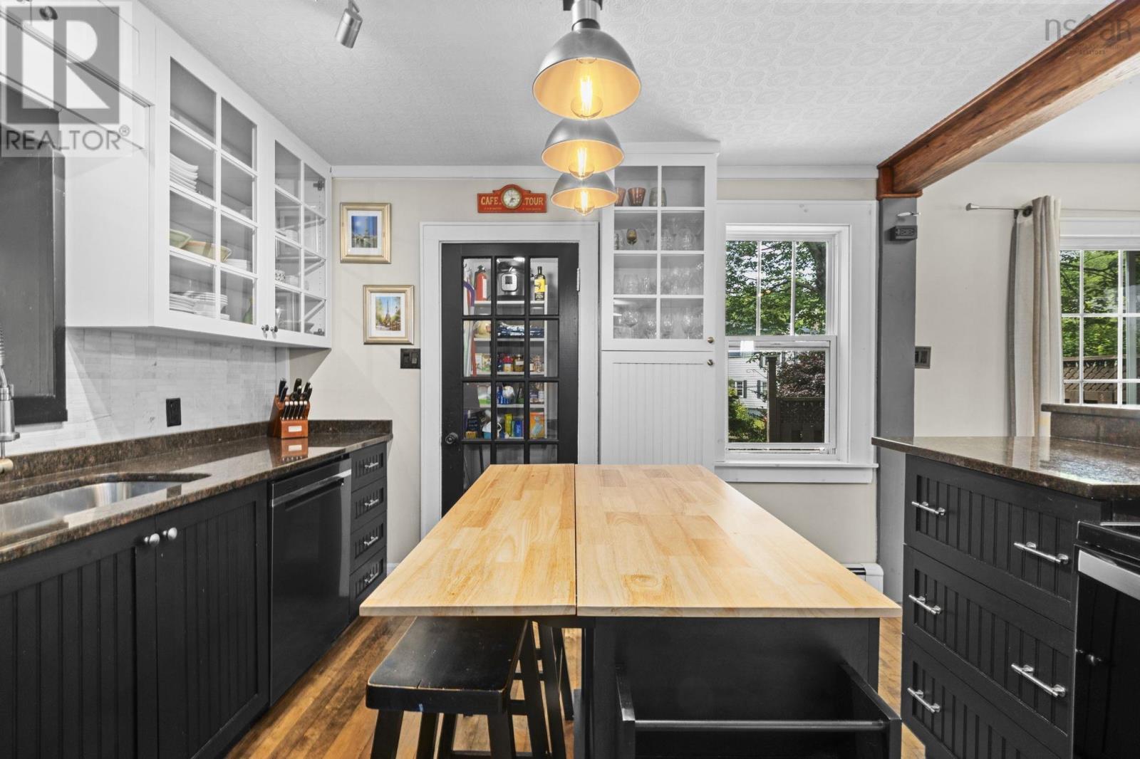 16 Lawnwood Avenue - 14