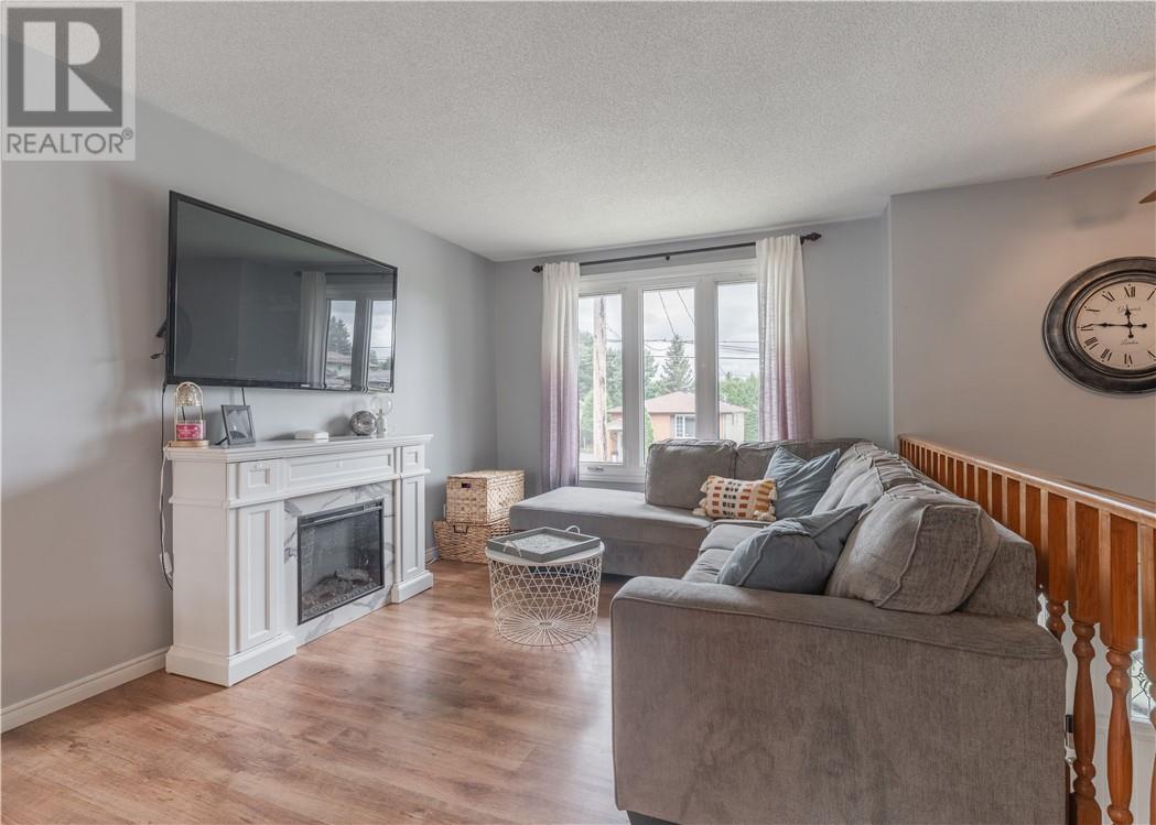 3878 MacMillan Drive - 5