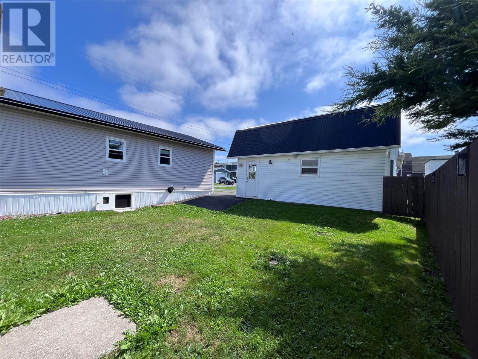43 Elizabeth Avenue, Grand Bank, Newfoundland & Labrador, A0E1W0, Grand Bank, Newfoundland & Labrador — photo 3 of 5