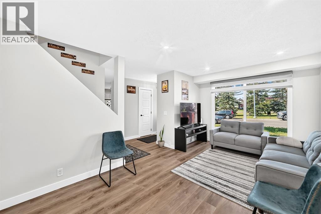 40 Falconridge Close NE - 4