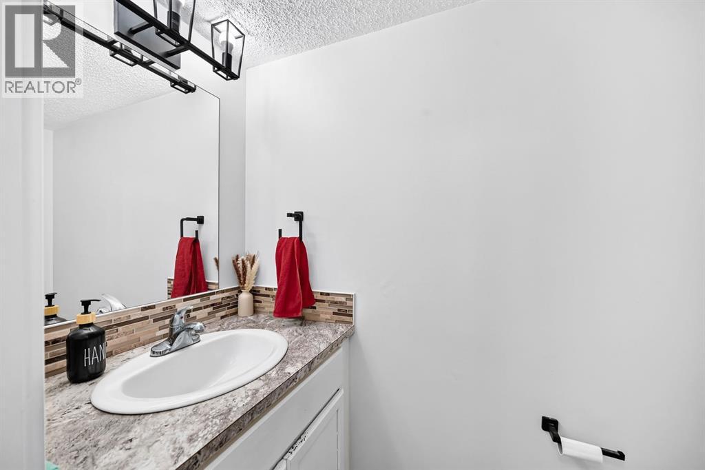 40 Falconridge Close NE - 8