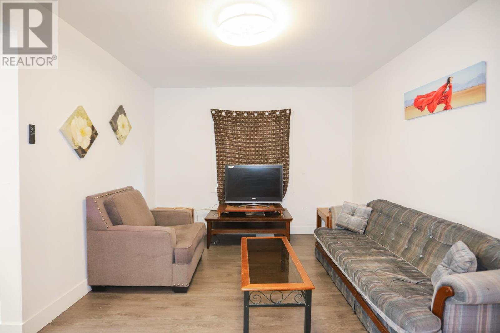 404 John ST - 6