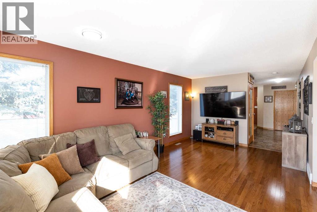 4344 60A Avenue Crescent - 10