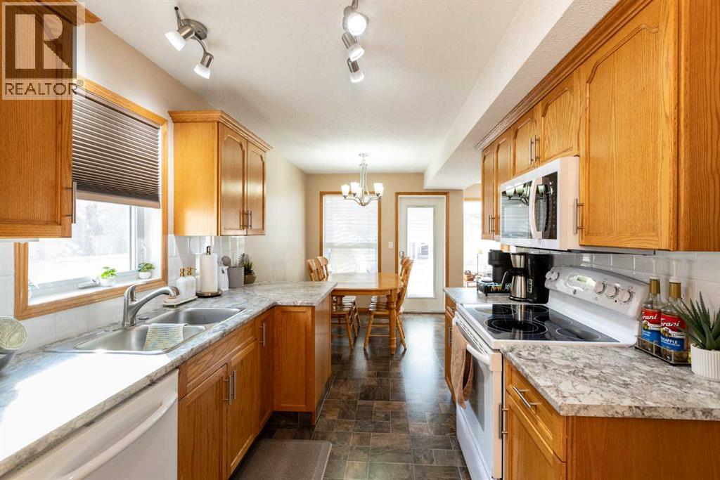 4344 60A Avenue Crescent - 16