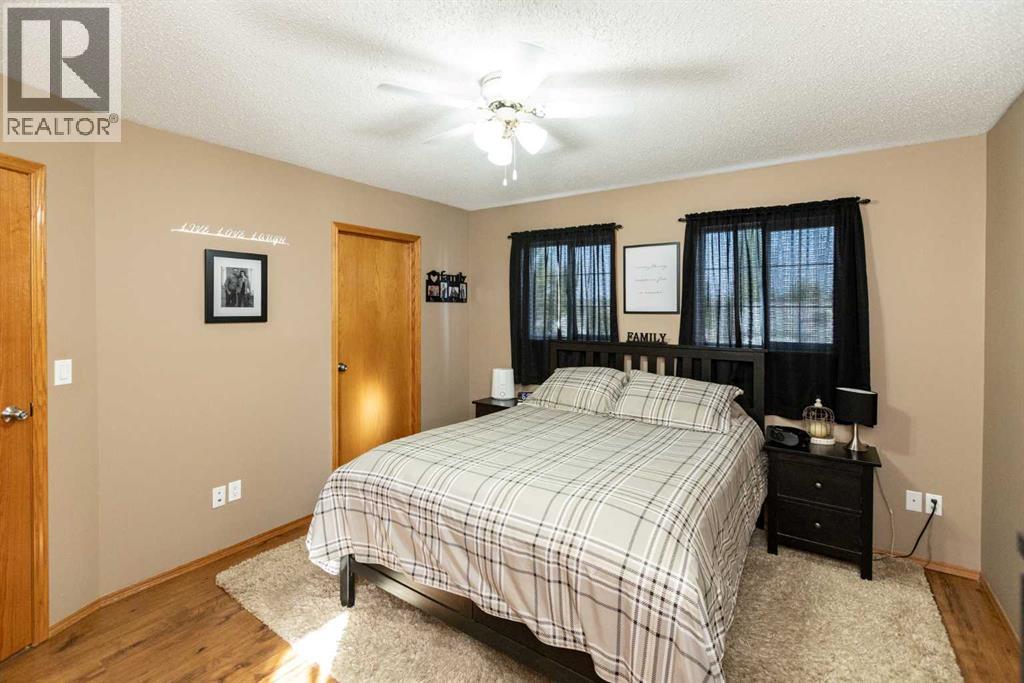4344 60A Avenue Crescent - 24