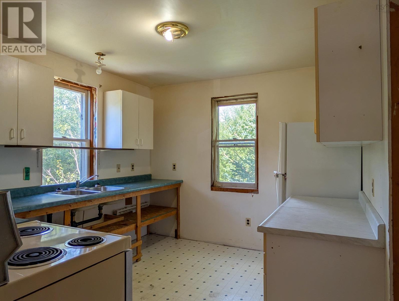1002 West Dalhousie Road - 9